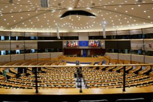 Union européenne : comprendre les rôles de la Commission, du Conseil et du Parlement