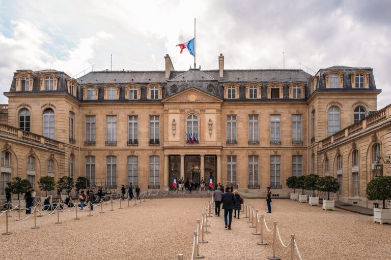 Édouard Philippe détaille ses propositions sur le travail, la famille et l’immigration